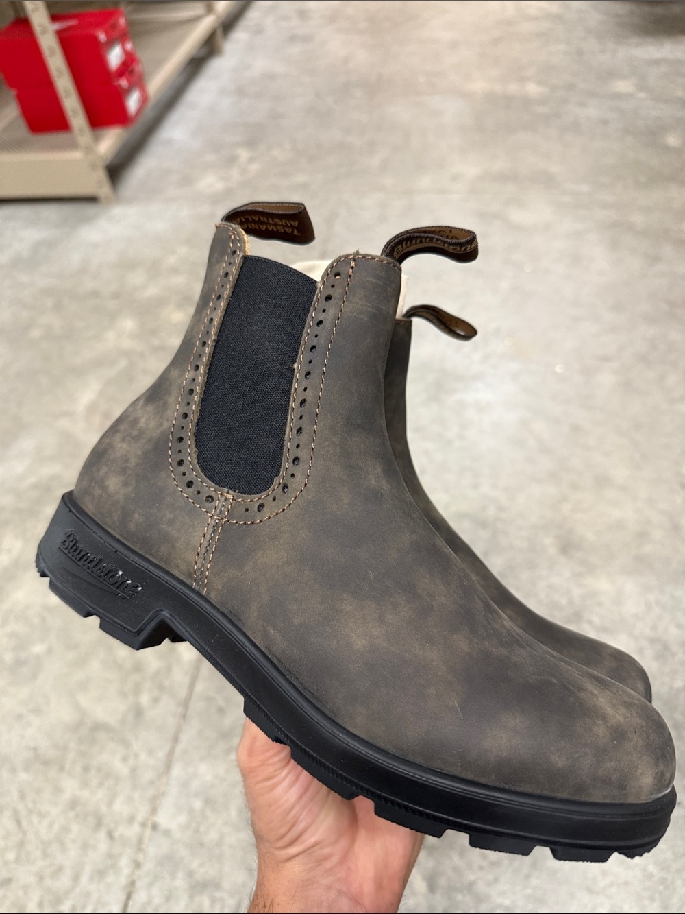 Blundstone Women Chukka Boot - Distressed Brown with Black Elastic